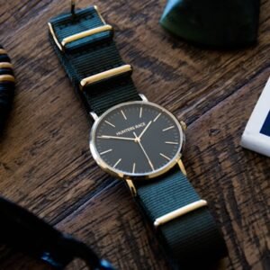 wandklok zwart goud elegant